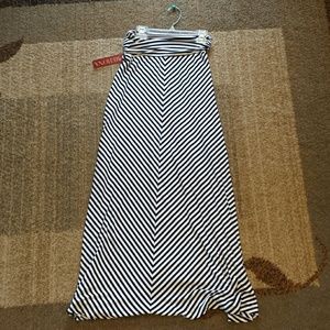 ●Black and white chevron maxi skirt